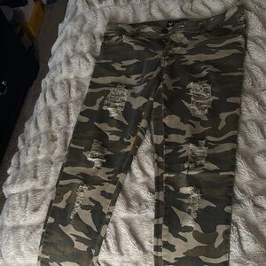 Camouflage Distressed Jeans
